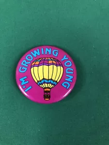 Pin botón estilo vintage I'm GROWING YOUNG globo aerostático - Imagen 1 de 6