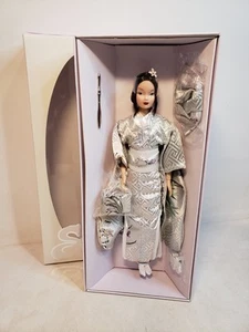 WHITE KIMONO KYOTO OREN SUSIE DOLL 2005 R&D FASHION DOLLS NRFB LE250 - Picture 1 of 14