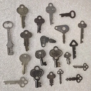 Vintage Branded Key Lot Of 20 Assorted Manufacturers - Picture 1 of 12
