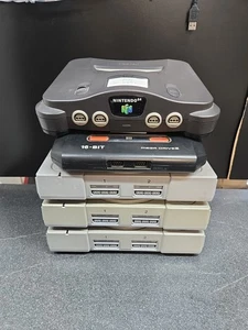 Joblot Di Console Difettose Playstation 1, Mega Drive, N64 VEDI FOTO - Foto 1 di 11