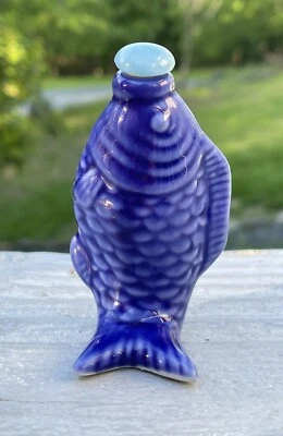 BONITA botella de tabaco antigua vintage de porcelana china de los años 30 pez koi azul Foto 1 de 4
