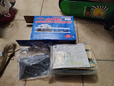 Atlas 6901 O Scale Suburban Passenger Station Building Kit MT/Box - Image 1 of 4