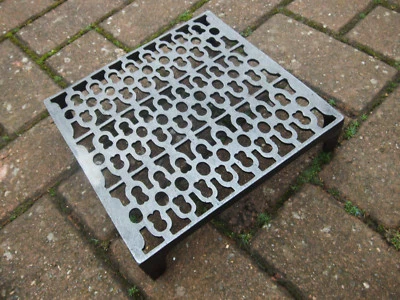 Quality Cast Iron air Brick Vent Cast Air vent 9 x 9  Victorian Pattern  - Image 1 of 4