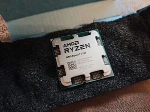 AM5 AMD Ryzen 7 7700 Tray Gaming CPU 5,3 GHz Processore 8xCore con Grafica Radeon - Foto 1 di 2