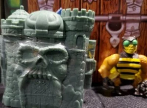 Masters of the Universe MOTU Eternia Minis caja ciega castillo grisskull zumbido apagado - Imagen 1 de 1