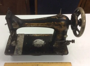 1894 - Singer Sewing Machine - Pre-Owned - Picture 1 of 12
