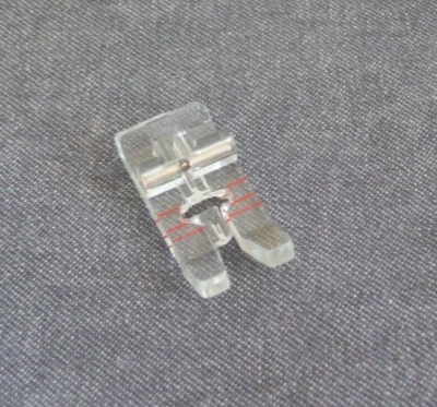 Singer 640 SLANT snap-on buttonhole foot for two-step built-in buttonhole system - Image 1 of 2