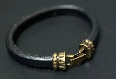 Pulsera de cuero Regaliz para hombre con cierre de bronce, negra Foto 1 de 4