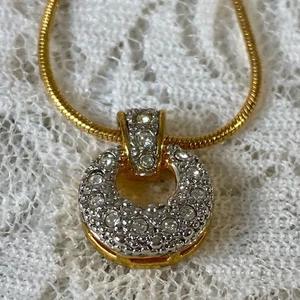 Collana Avon stile corda vintage con elegante ciondolo strass incastonati - Foto 1 di 7