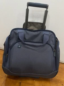 Victorinox Traveler Blue 15” Roller Carry On Luggage Bag Travel Suitcase Classic - Picture 1 of 16