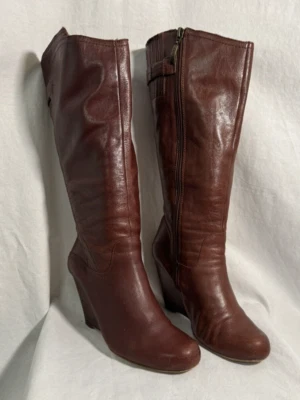 Botas de Moda GUESS Tereza Talla 7.5 Marrón Foto 1 de 4