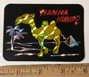 Adesivo decalcomania prismatica vintage anni 70 Wanna Hump Camel divertente cattivo prisma - Foto 1 di 1