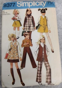 1970 Simplicity Kinder Pullover Kleid Weste Rock Hose Muster 8377 Größe 10 28" Brustumfang - Bild 1 von 2