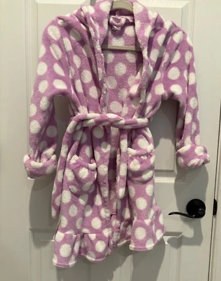 Roupão feminino adorável GapKids 8 roxo com babado de bolinhas brancas na parte inferior - Imagem 1 de 4