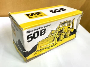 CONRAD Massey Ferguson 50B Allrad Baggerlader No.2951 mit OVP 1:35 - Picture 1 of 8