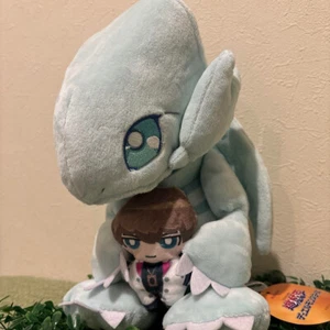 Yu-Gi-Oh! Blauäugiger weißer Drache Plüsch mit Halt Seto Kaiba 30 cm Neu Kostenloser Versand - Bild 1 von 4
