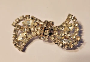 Broche de colección firmado Kramer de Nueva York pedrería transparente pajarita - Imagen 1 de 15