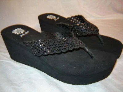 Sandálias anabela tanga preta caixa amarela 9 1/2 - Imagem 1 de 4