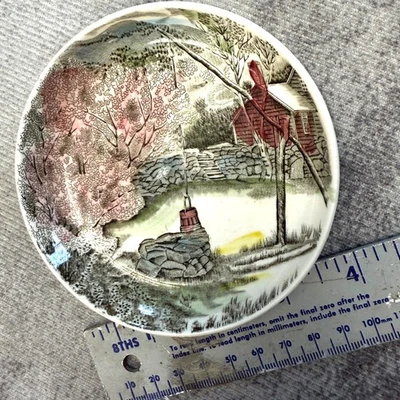 Johnson Brothers England Country Scene Plate Cottage Well Vintage Decorativo - Imagem 1 de 4