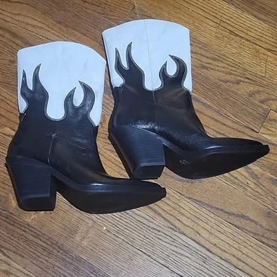 Bershka Womens Western heeled Boots Cowboy Black White Flames US  5 EU 35 NWT - Image 1 of 4