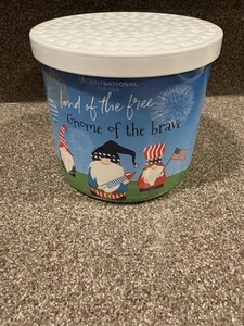 Scentsational Gnome of the Brave July 4th - 2 Wick 14 oz Jar Candle NEW USA - Picture 1 of 3
