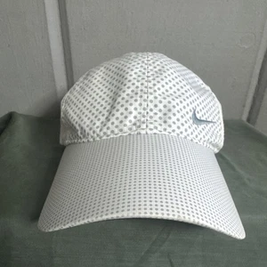 Cappello da golf Nike bianco con pois grigi vestibilità regolabile - Foto 1 di 12