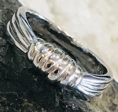Anillo nudo de amor de plata de ley 925 chapado en rodio torcido texturizado alternativo talla 11 Foto 1 de 4