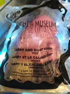 Juguete Happy Meal Night at the Museum Larry & The Giant Squid McDonalds #2 - Imagen 1 de 7