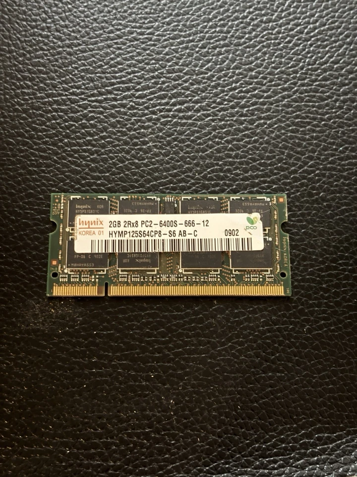 Memoria RAM para portátil Hynix 2 GB 2Rx8 PC2 6400S -666-12. HYMP125S64CP8-S6 AB Foto 1 de 1