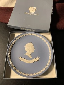 wedgewood jasperware blue Queen Elizabeth 65th Birthday with box - Picture 1 of 7