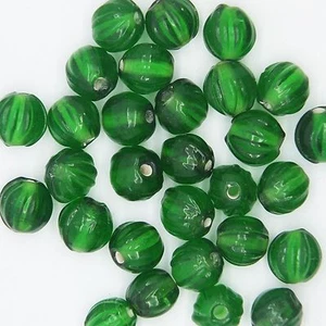 Cuentas de vidrio verde esmeralda transparente acanalado redondo de 9 mm paquete de 30. Hecho en la India - Imagen 1 de 2
