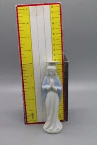 Praying Statue - Picture 1 of 7