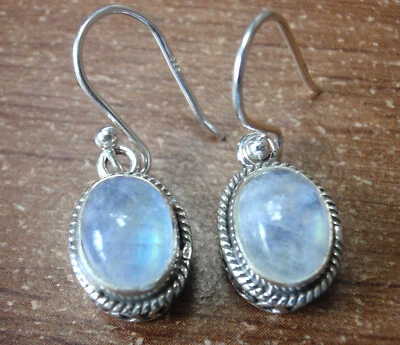 Pendientes colgantes de plata de ley 925 con detalles estilo remolino y cuerda de piedra lunar Foto 1 de 4