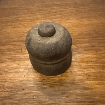 Antiguo molde primitivo de mantequilla Pat, redondo, madera, diseño tallado, pátina envejecida Foto 1 de 4