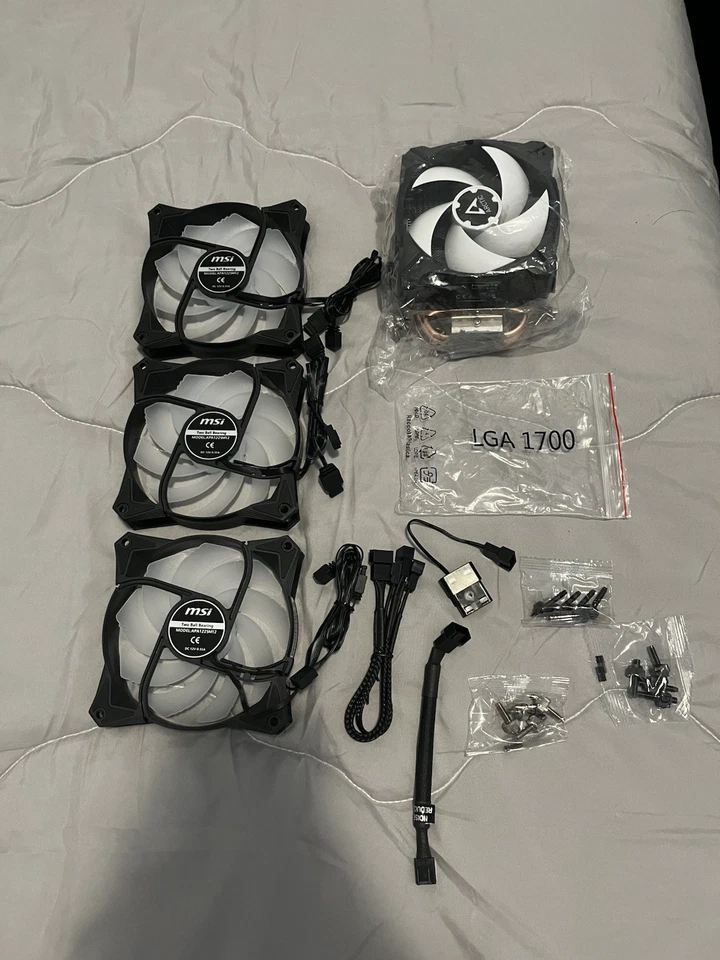 Kit PC: 3 ventole MSI + dissipatore CPU + accessori (LGA1700) - Immagine 1 di 4