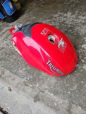 Triumph Daytona 955i 2002 tanque de gasolina pila de combustible depósito de gasolina - como está Foto 1 de 4