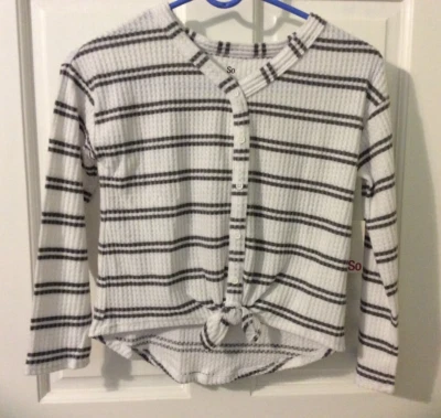 CAMISA TOP SO GIRLS BLANCA CON RAYAS GRISES GOFRE TEXTURIZADA L/S CORBATA DELANTERA TALLA 7 NUEVA CON ETIQUETAS Foto 1 de 4