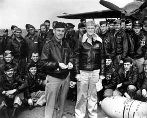 Foto 756a Jimmy Doolittle on the USS Hornet, Bomber Raid 8x10 Segunda Guerra Mundial Segunda Guerra Mundial - Imagen 1 de 2