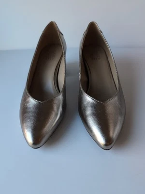 Nuevos zapatos de salón Naturalizer 9W Malynn cálidos plateados puntiagudos de cuero ancho tacones de bloque Foto 1 de 4