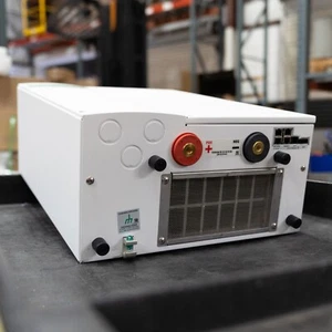Schneider Charge Controller 865-1030-1 + the Inverter package 865-6848-21 - Picture 1 of 14