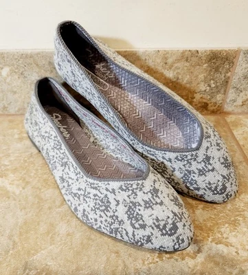 Skechers | Zapatos planos de ballet gris camuflaje niña Cleo 8,5 Cleo para mujer NUEVOS NUEVOS CON ETIQUETAS Foto 1 de 4