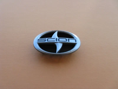 2006 06 SCION XA FRONT GRILLE EMBLEM LOGO BADGE SIGN SYMBOL 75311-52180 A44887 - Image 1 of 4