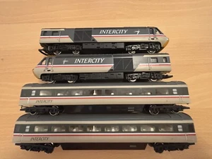 Hornby OO Gauge Class 43 HST BR Swallow Intercity 125 4 Piece Set. - Picture 1 of 7