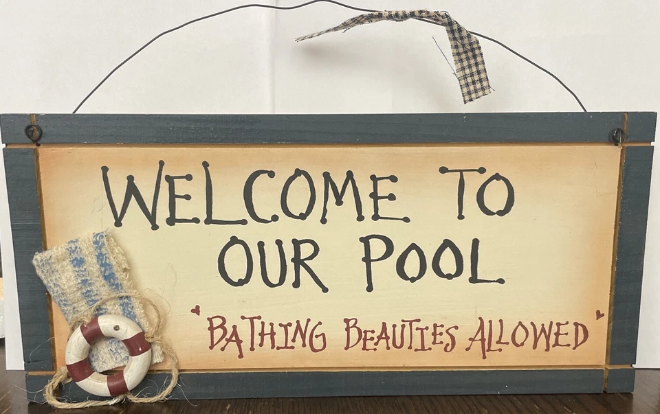 Letrero de madera con alambre colgante “Bienvenido a nuestra piscina” Foto 1 de 1