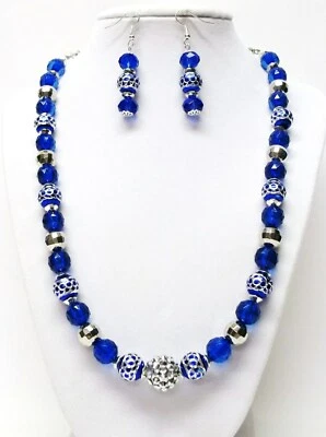 Juego de collar/pendientes de cuentas de acrílico facetado azul y plata con azul Foto 1 de 4