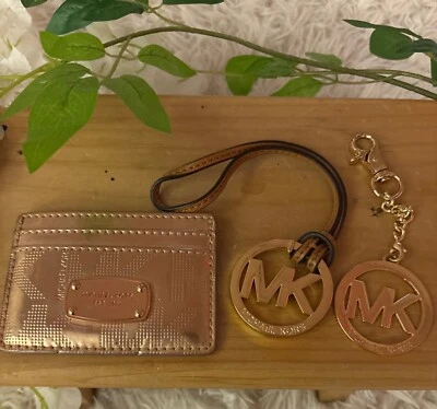 Lote de 2 dijes tarjeteros y llaveros Michael Kors oro rosa Foto 1 de 4