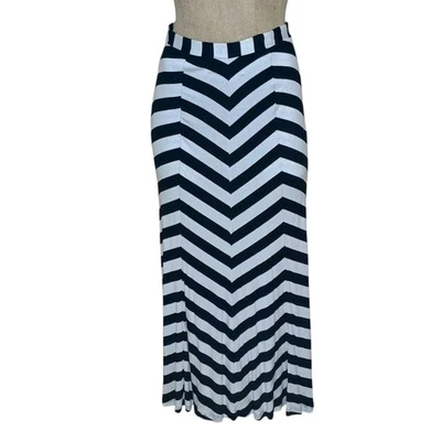 Maxi Falda Philosophy Pull On Talla S Blanco y Negro Rayas Chevron  Foto 1 de 4