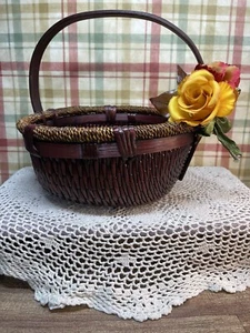Wedding Gift Party Cards Basket 11 x 12 Round & Vin Handmade Doily Medium Size - Picture 1 of 14