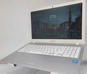 Samsung NT500R5H-K23W Intel Pentium 3285U 1.90Ghz 8GBRAM 256GBSSD WIN11 (USED)