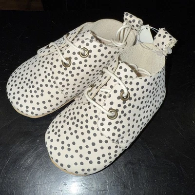 Piper Finn Dottie кремовый и черный горошек шнурует вверх Оксфорд туфли ребенка ясельного возраста 4 новый - Изображение 1 из 4